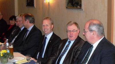 Ehrengste auf dem CDU-Neujahrsempfang waren v.r. Thomas- Hunsteger-Petermann,  Reinhold Sendker,MdB, Henning Rehbaum, MdL, Brgermeiseter Dr. Karl- Uwe Strothmann und CDU-Fraktionschef Werner Knepper
 
 - Ehrengäste auf dem CDU-Neujahrsempfang waren v.r. Thomas- Hunsteger-Petermann,  Reinhold Sendker,MdB, Henning Rehbaum, MdL, Bürgermeiseter Dr. Karl- Uwe Strothmann und CDU-Fraktionschef Werner Knepper
 
