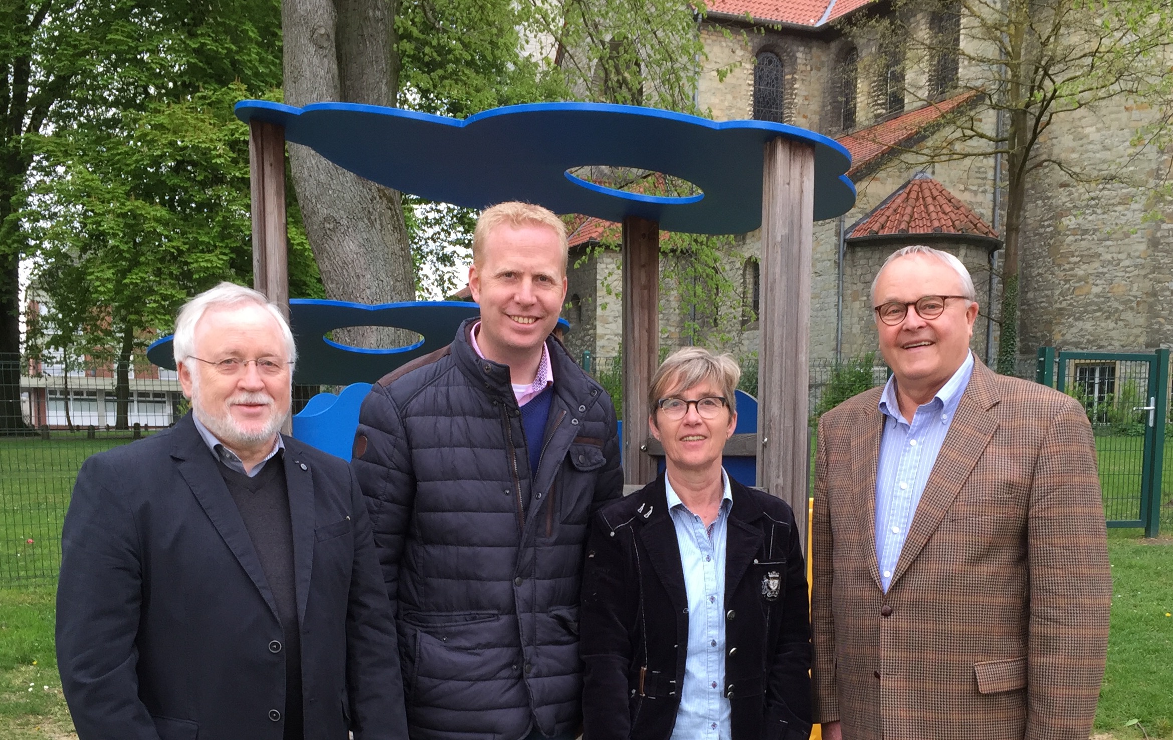 (v.l.) Rudi Goriss (Vorsitzender CDU OU Beckum), MdL Henning Rehbaum, Lisa Heise (Leiterin Mtterzentrum Beckum) Klaus Schttler (CDU Geschftsfhrer in Beckum)
