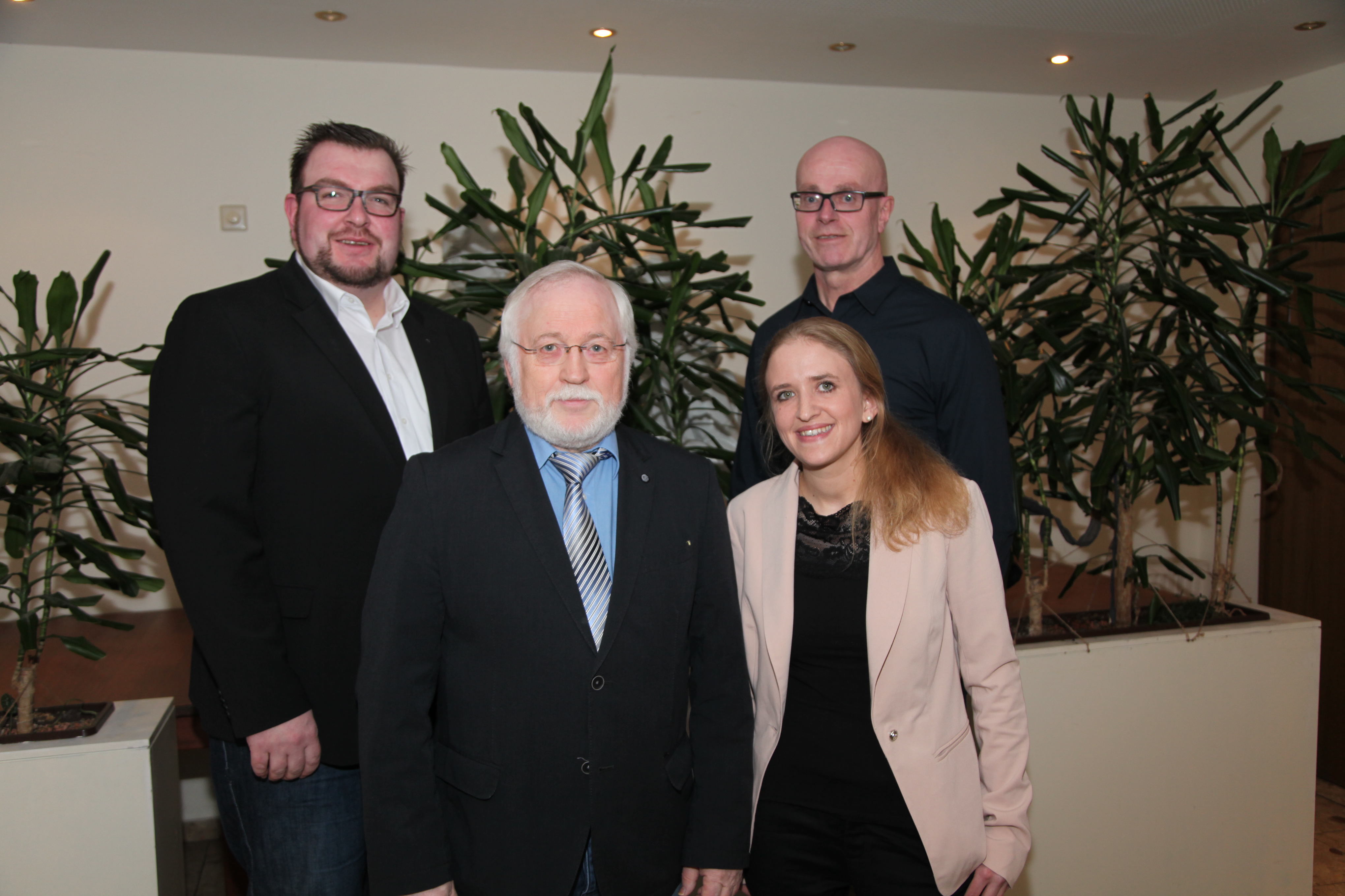 Der neue geschftsfhrende CDU-Vorstand der OU Beckum mit (h.l u.r.) Matthias Wanger und Jrgen Schnitker; (vorne) Rudolf Goriss und Kathrin Averdung.