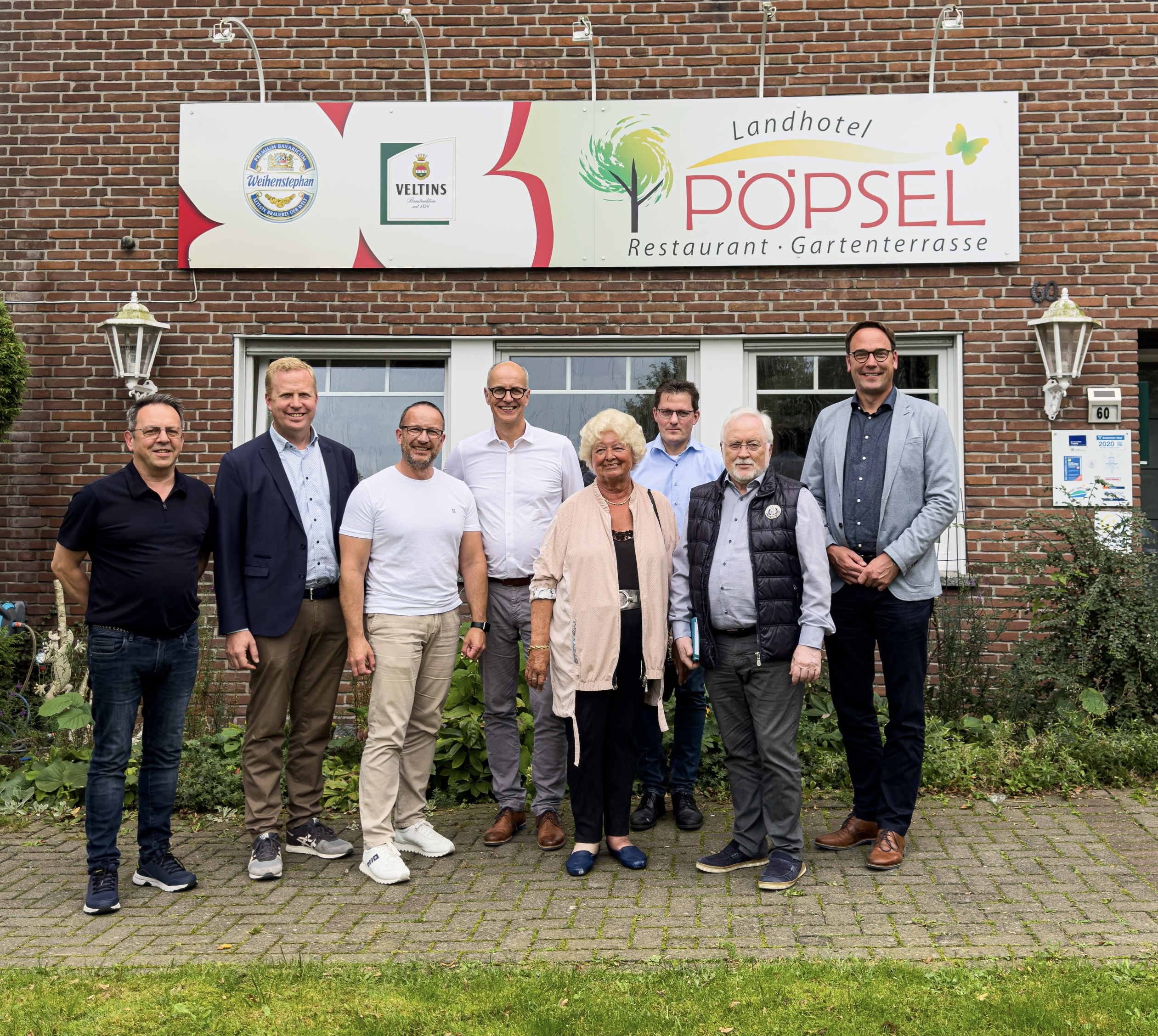 v.l. Udo Hoffmann (Hotel Ppsel), Henning Rehbaum (MdB), Andreas Khnel (CDU Beckum), Tom Kliewe (Hotel Kliewe), Resi Gerwing (CDU Beckum), Bernd Stichling (Hotel Alt Vellern) Rudi Goriss (CDU Beckum) und Markus Hner MdL NRW