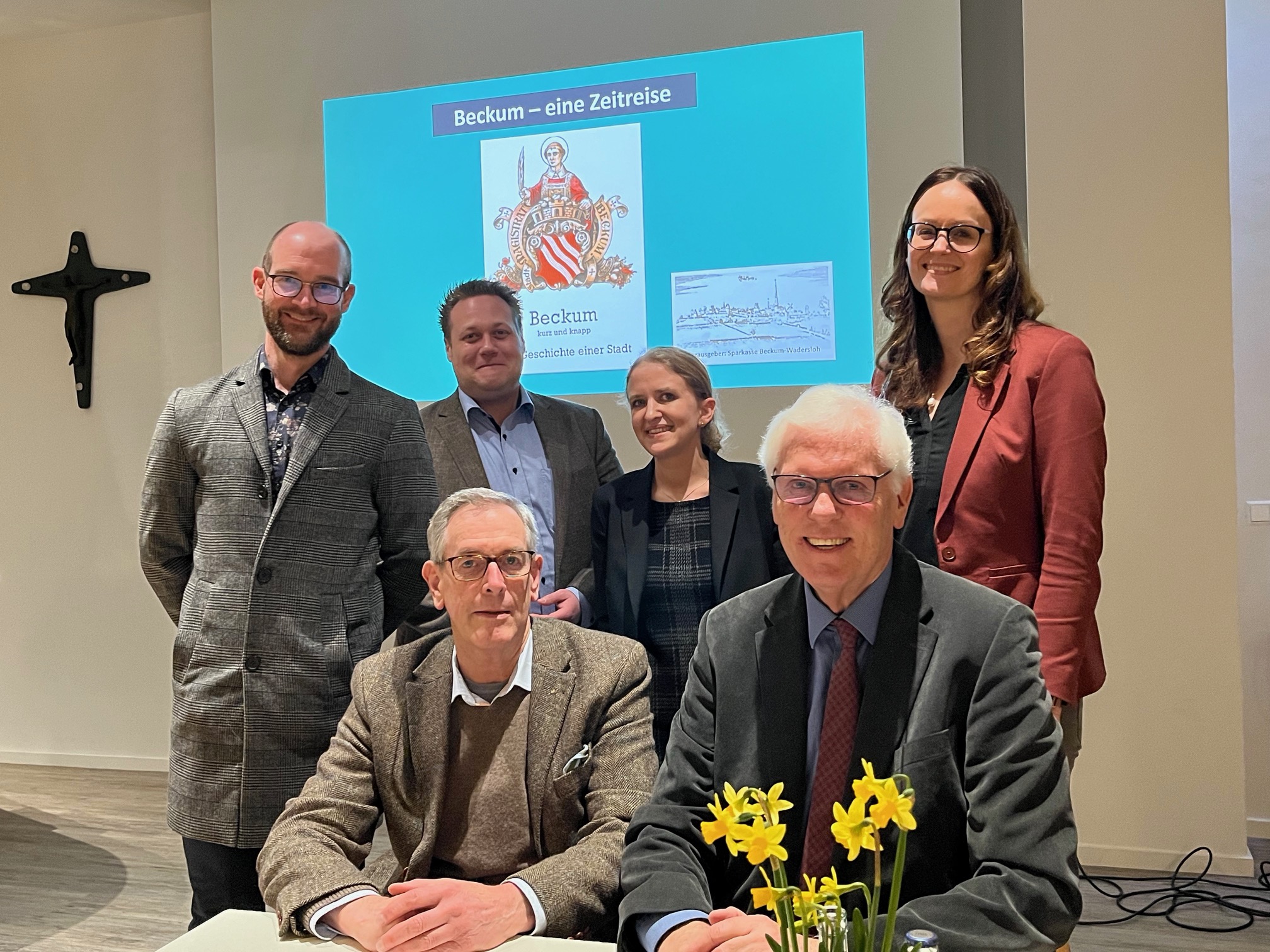 (v.l.) Ingo Lppenberg, Christian Weber, Kathrin Avedung, Nathalie Rath, (vorne): Dr. Martin Gesing und Dr. Peter Paziorek 