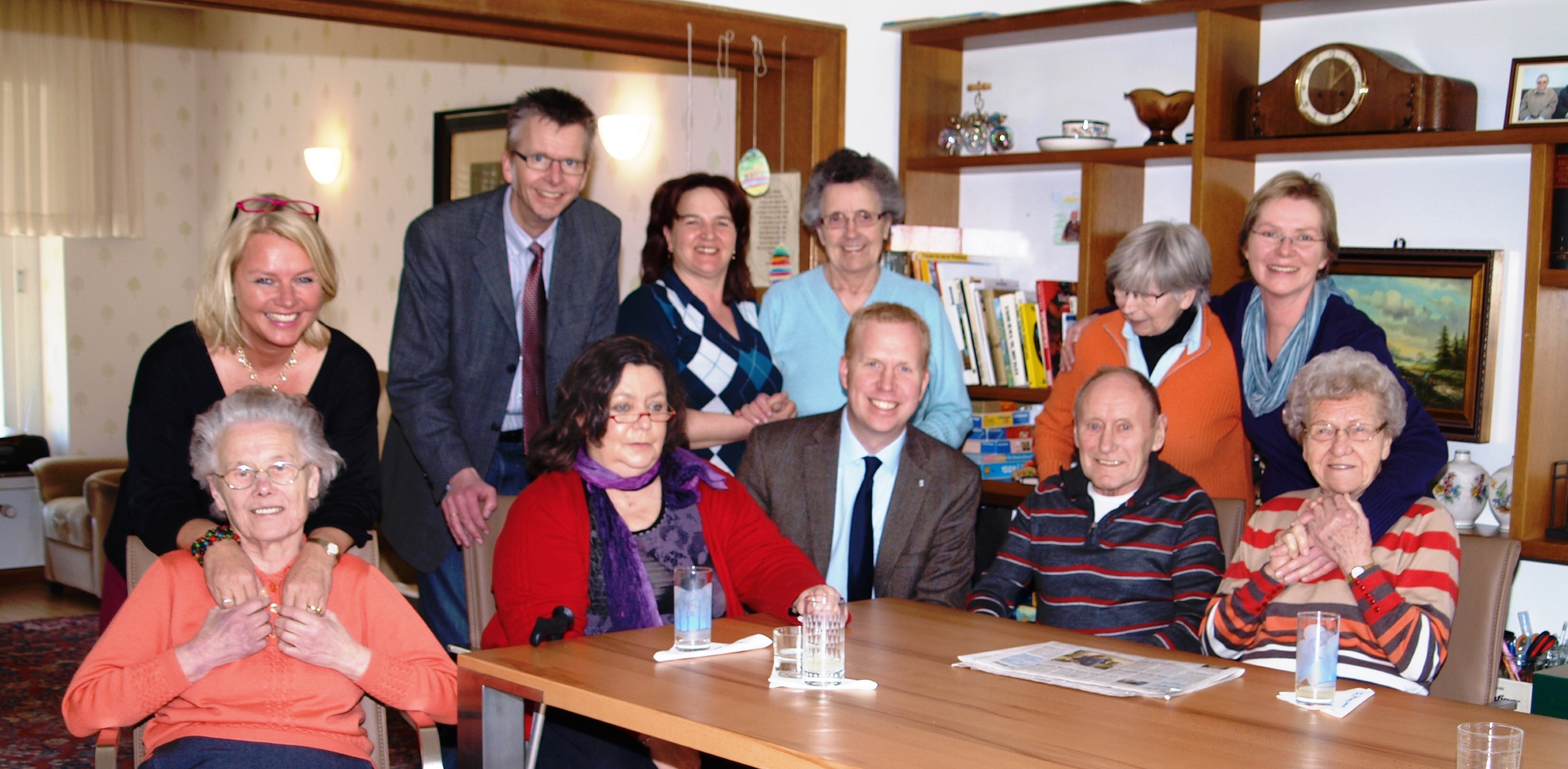 (hinten v.l.) Marion Wank, Markus Weber, Jadwiga Zaniewski, Hedwig Westerhoff, Rita Hemmis und Dorothee Btfering sowie (vorne v.l.) Gertrud Clasberg, Margaretha Adelhart, Henning Rehbaum, Albert Thiedig und Hedwig Hagemann.
